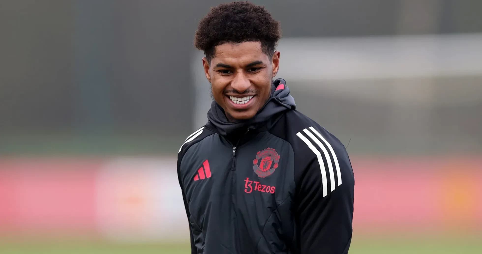 Игрок Manchester United на тренировочной площадке Игрок Manchester United на тренировочной площадке