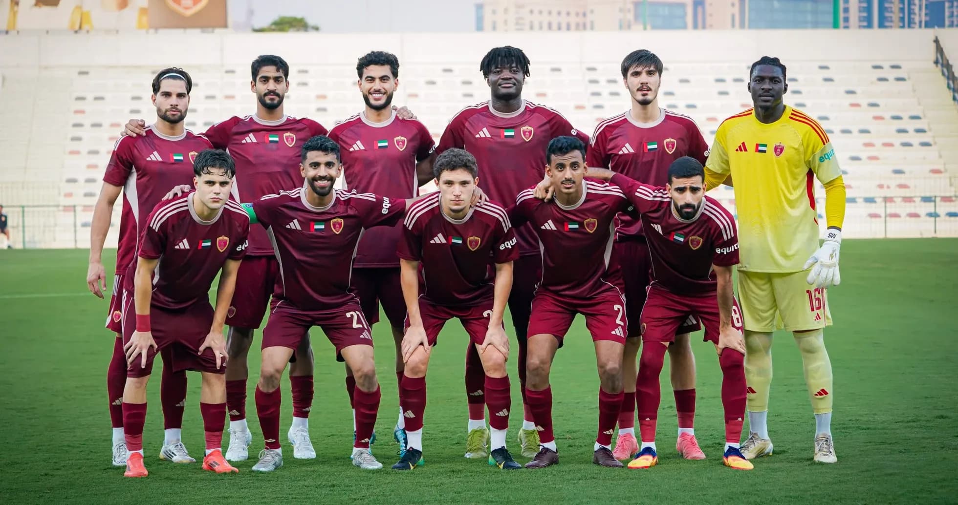 Команда Аль Вахда U23 на футбольном поле Команда Аль Вахда U23 на футбольном поле
