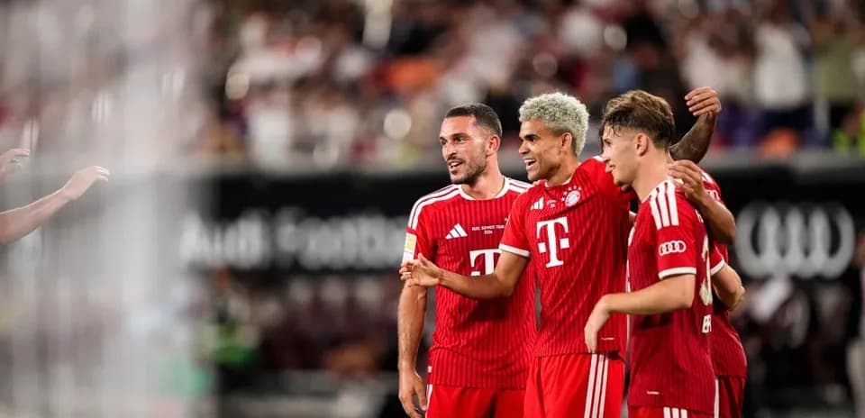 Игроки Bayern Munich празднуют забитый гол Игроки Bayern Munich празднуют забитый гол