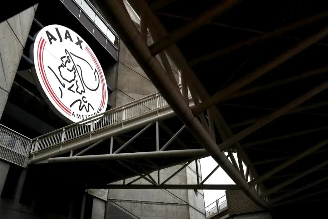 Логотип Ajax на стадионе в Амстердаме Логотип Ajax на стадионе в Амстердаме