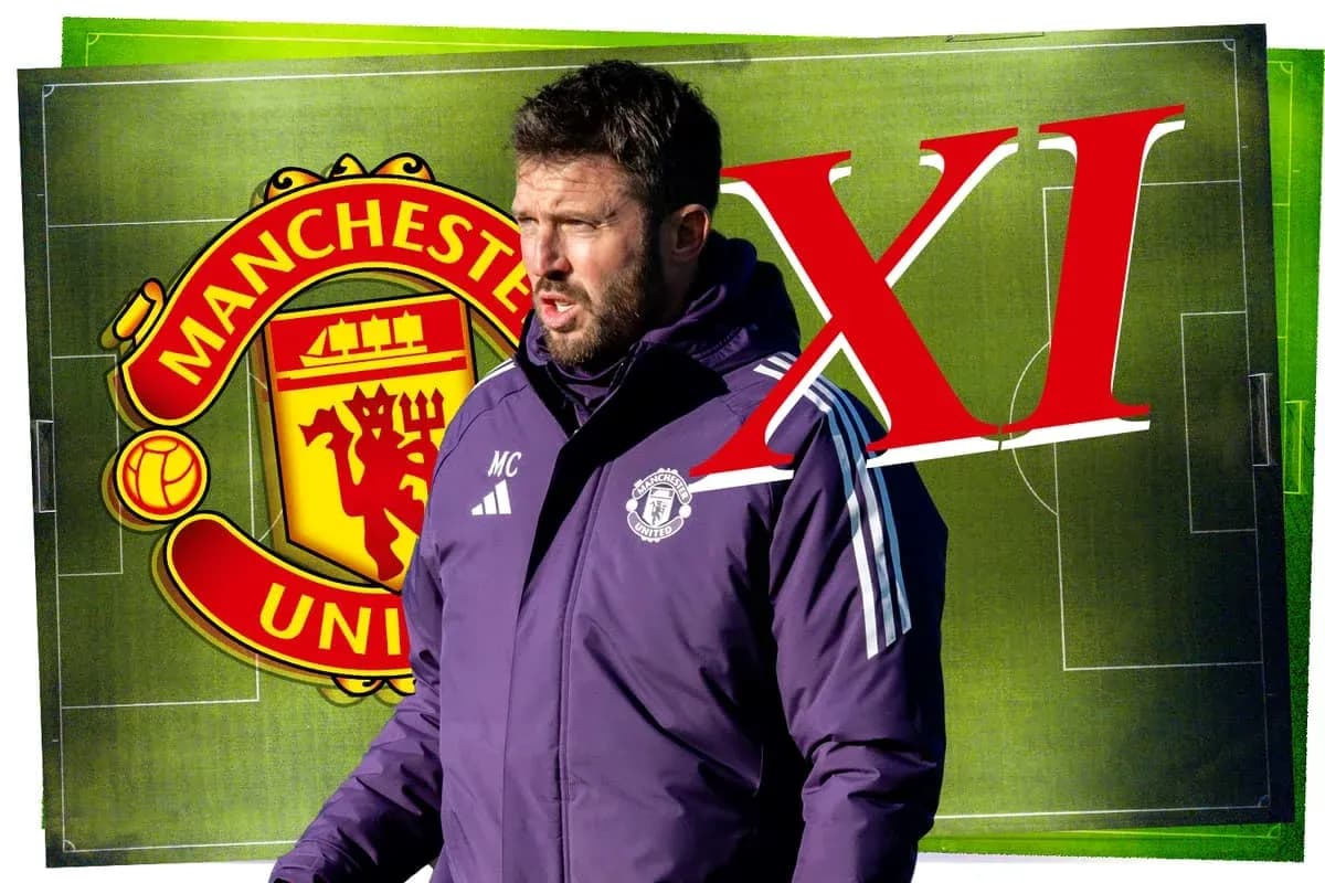 Тренер Manchester United на тренировочном поле Тренер Manchester United на тренировочном поле