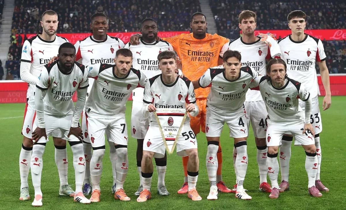Команда AC Milan перед матчем Команда AC Milan перед матчем