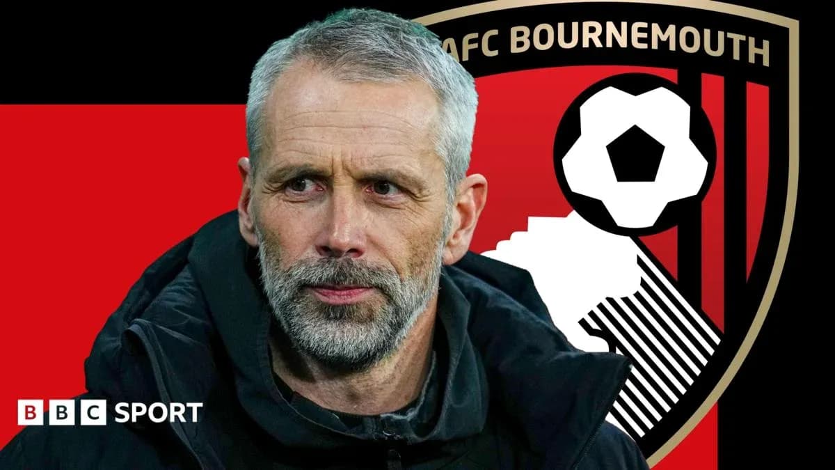 Тренер AFC Bournemouth на фоне логотипа клуба Тренер AFC Bournemouth на фоне логотипа клуба