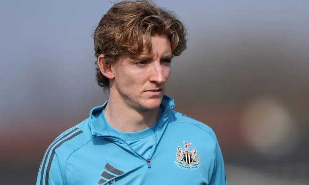 Игрок Newcastle United на тренировочной сессии Игрок Newcastle United на тренировочной сессии