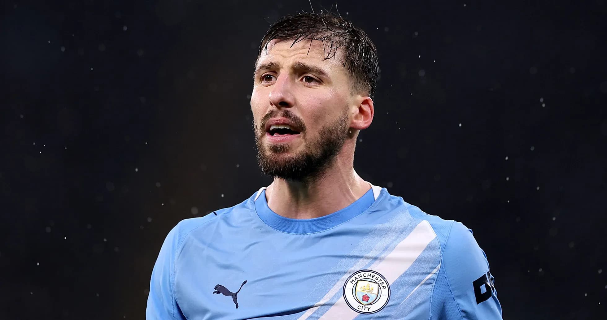 Игрок Manchester City на поле во время матча Игрок Manchester City на поле во время матча